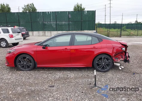 2025 Toyota Camry Xse z USA, uszkodzony, nr VIN 4T1DBADK4SU007747